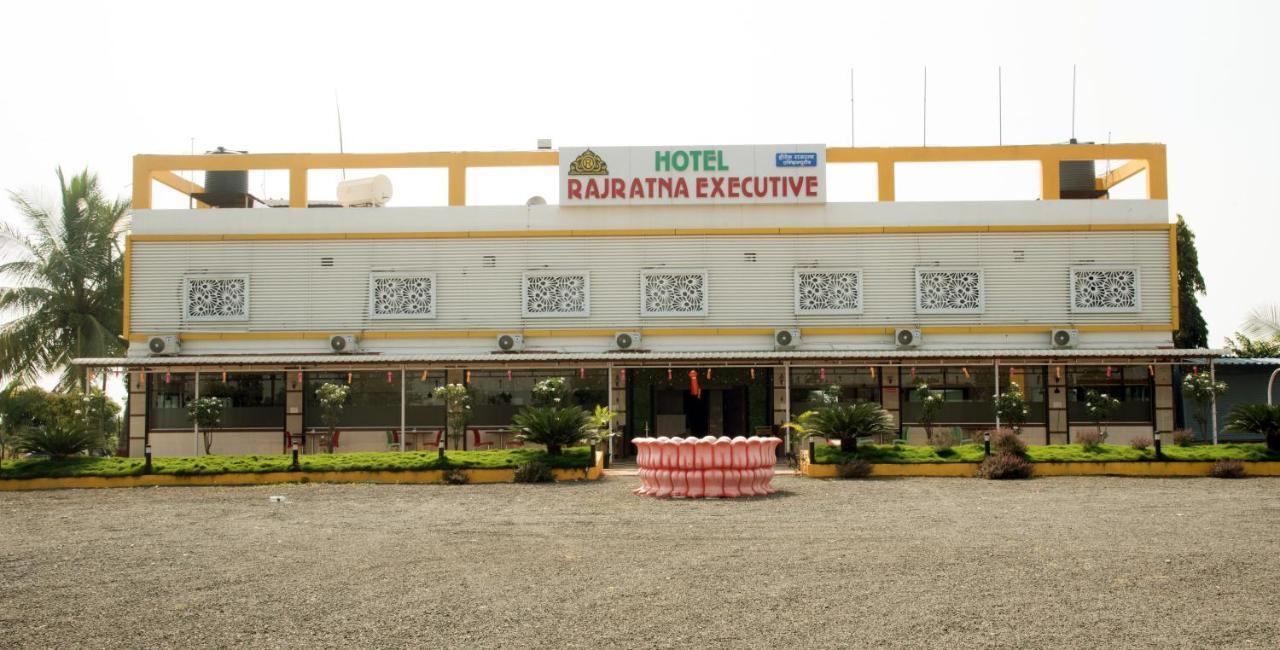 Hotel Rajratna Executive Supe Exterior foto